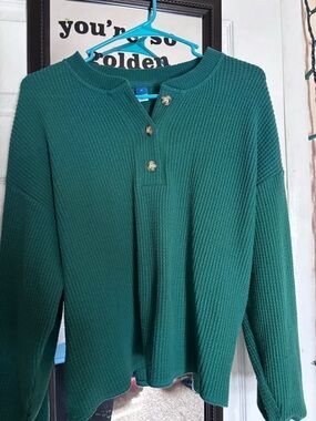 Old Navy Women’s Oversized green waffle knit henley shirt